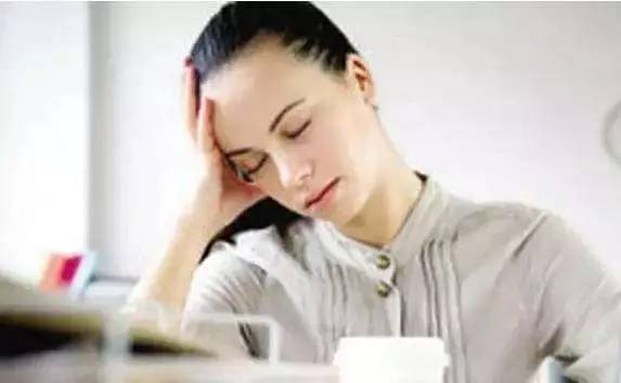what??？“香”艷的美女成了辦公室污染源，甲醛治理非常必要！