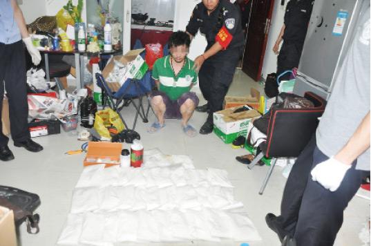 廚房水管破裂傳出刺鼻性氣味，原以為是鄰居家甲醛超標，沒想到是“絕命毒師”