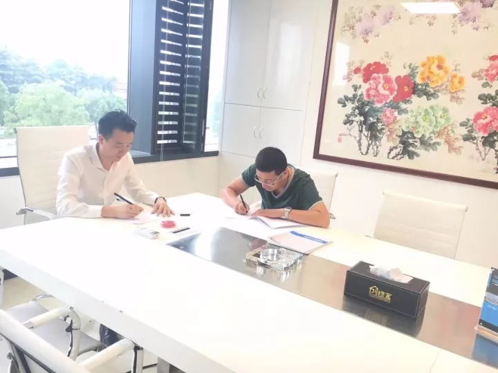 熱烈祝賀劉總簽約創(chuàng)綠家麗水市區(qū)級(jí)代理！