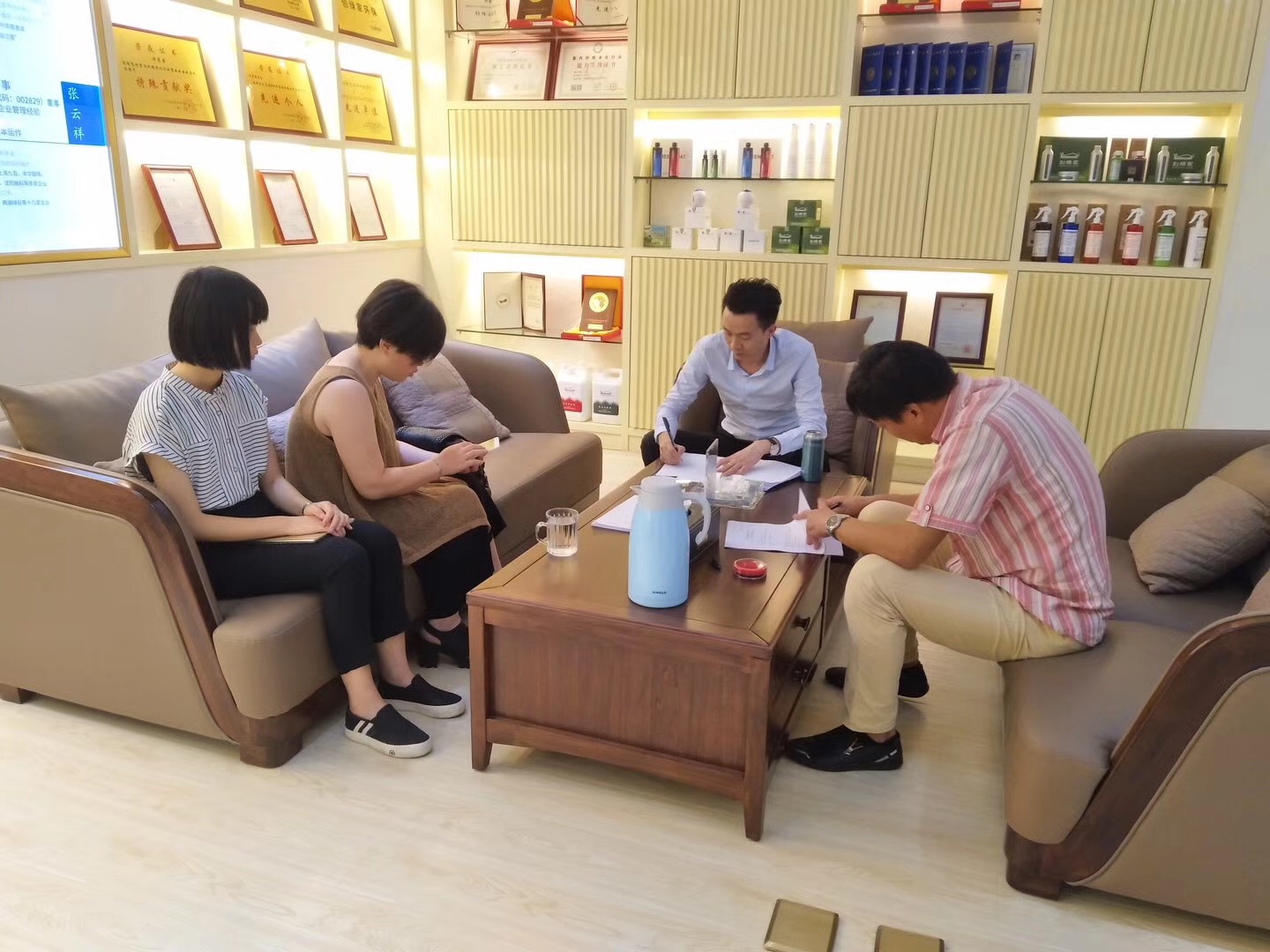 熱烈祝賀張總簽約創(chuàng)綠家泉州市區(qū)級(jí)代理！