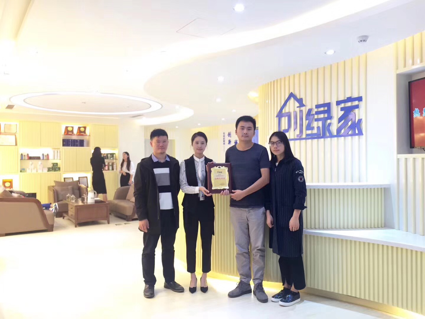 熱烈祝賀余總簽約創(chuàng)綠家江蘇省縣級市代理！