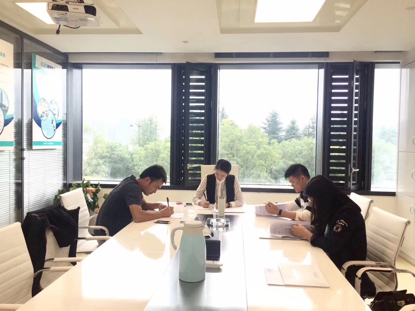 熱烈祝賀余總簽約創(chuàng)綠家江蘇省縣級市代理！