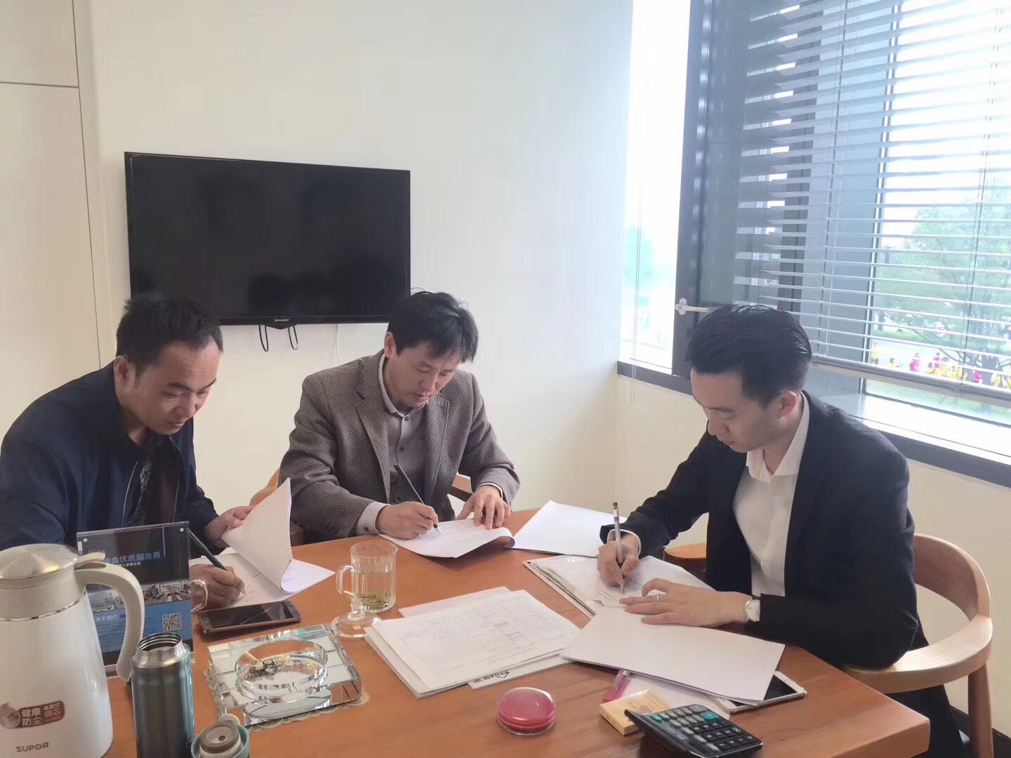 熱烈祝賀王總、葛總簽約創(chuàng)綠家蘇州市區(qū)級代理！