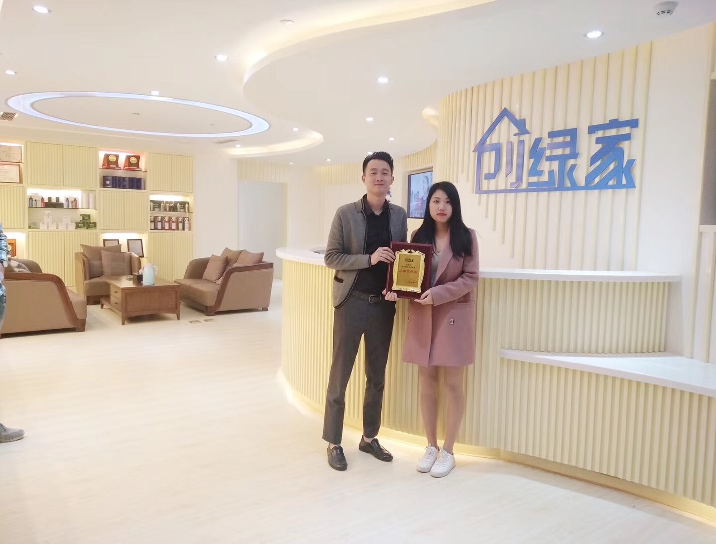 熱烈祝賀錢總簽約創(chuàng)綠家浙江省縣級市代理！