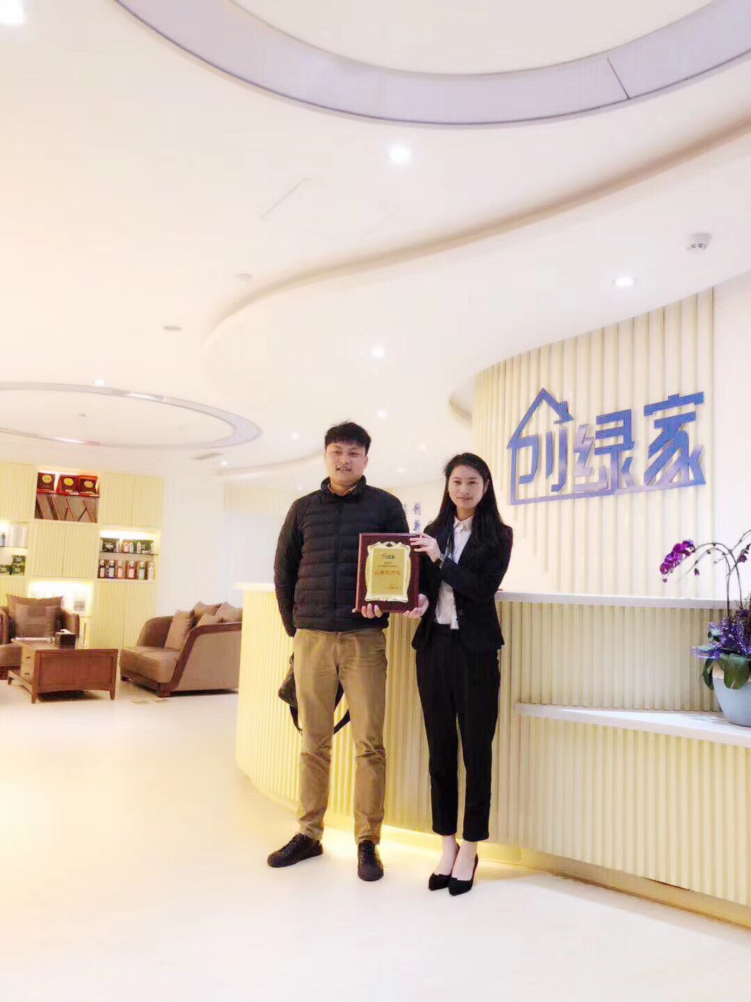 熱烈祝賀徐總簽約創(chuàng)綠家衢州市區(qū)級代理！
