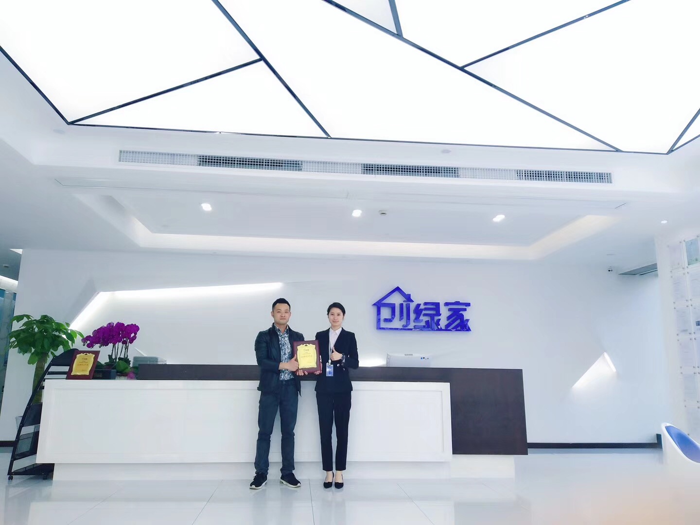 熱烈祝賀張總簽約創(chuàng)綠家重慶市區(qū)級代理！