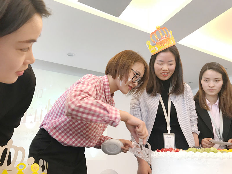 【4月生日會】業(yè)務很硬核，而我們只是甜美小公舉