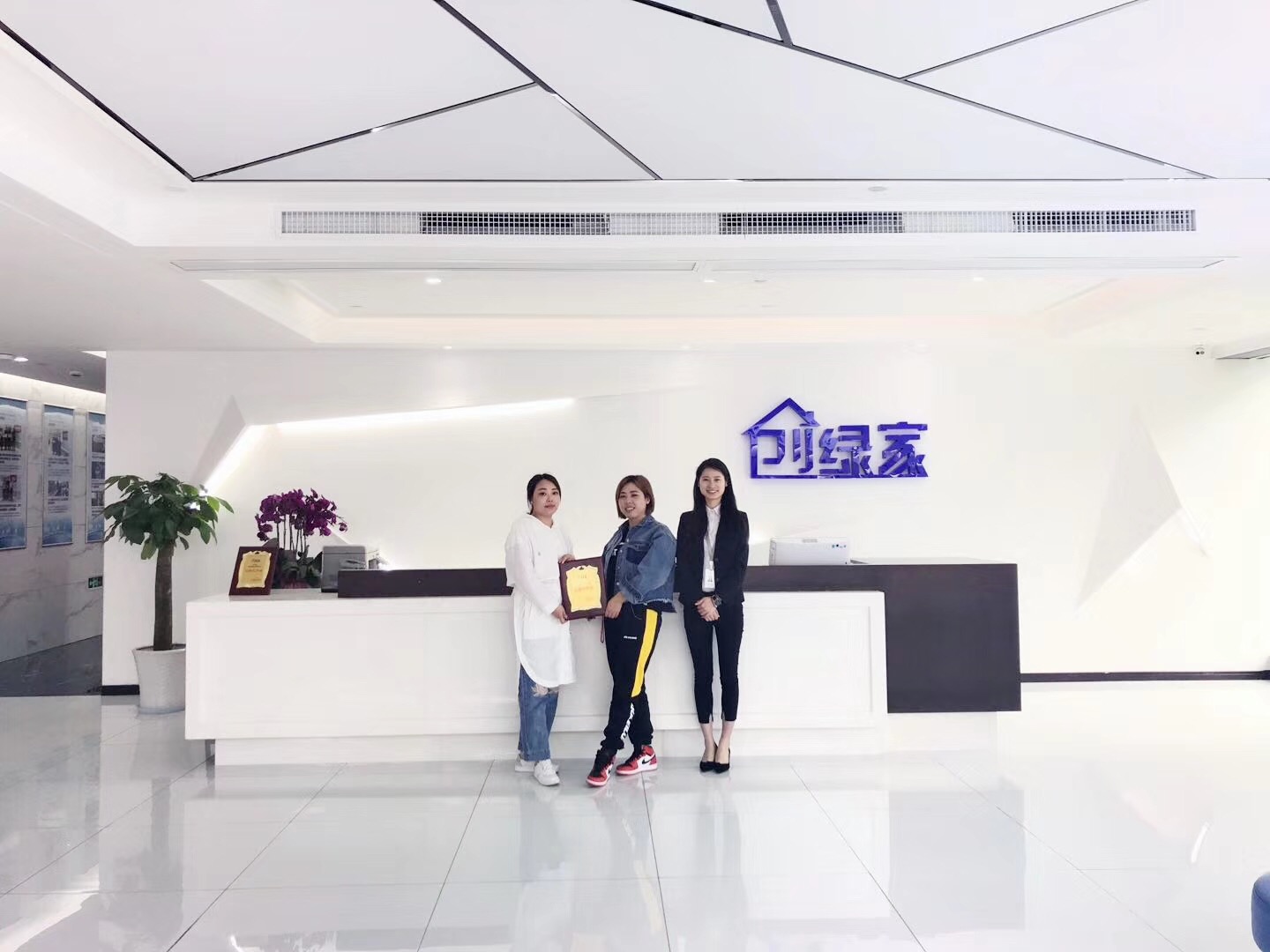 熱烈祝賀劉總姐妹簽約創(chuàng)綠家福州市區(qū)級代理！