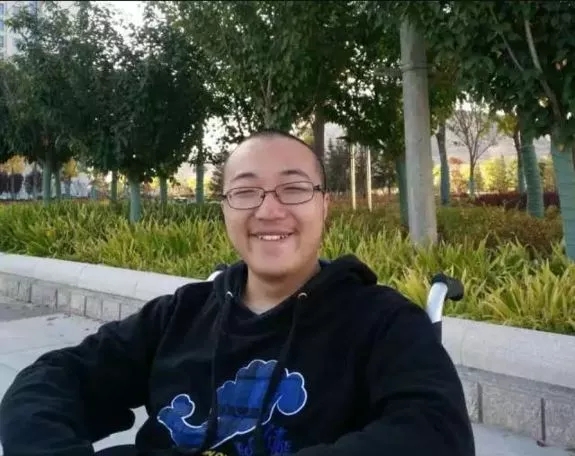 青春是用來(lái)奮斗的，除甲醛的青春最美麗！