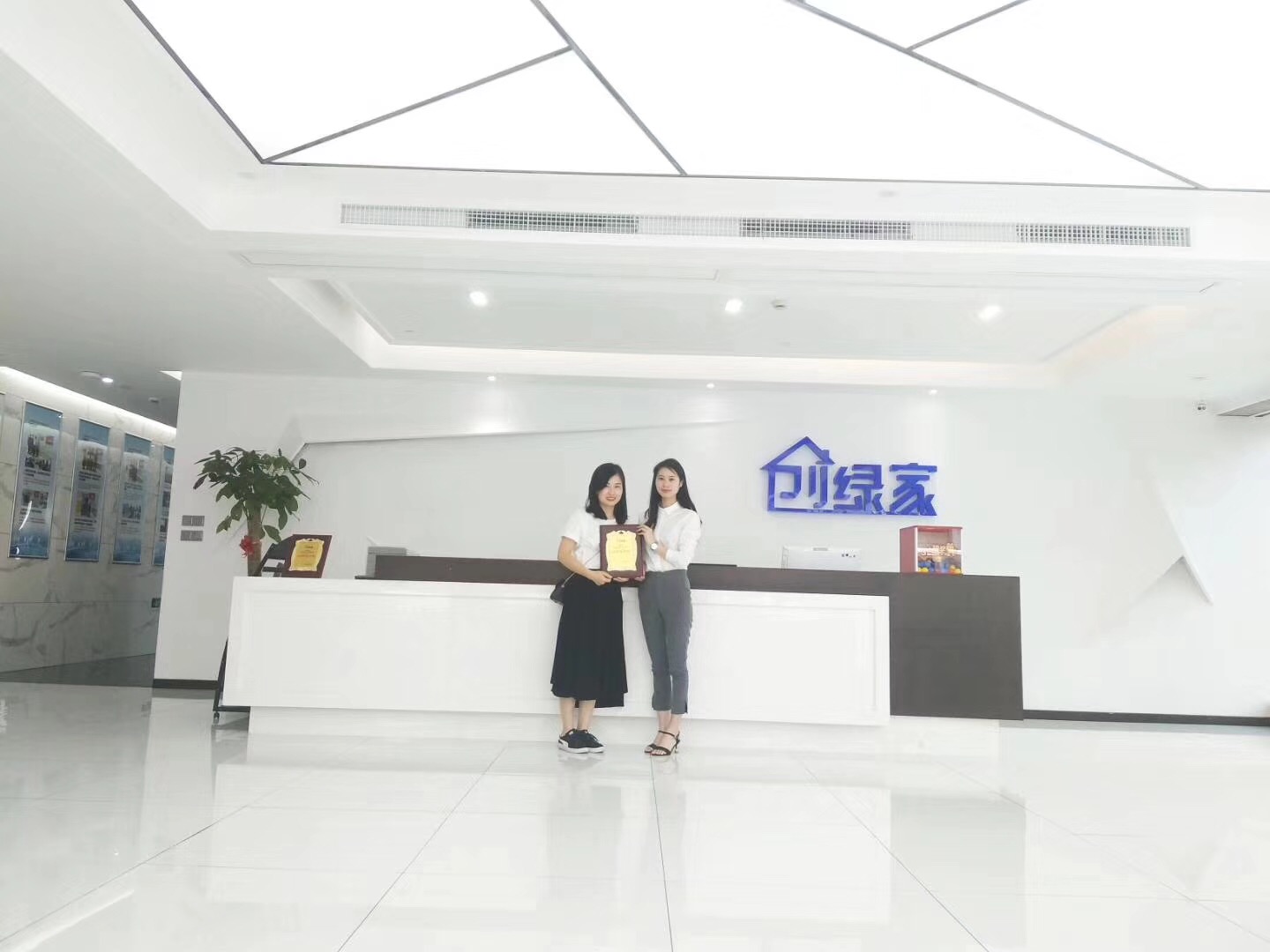 熱烈祝賀姚總、張總夫婦簽約創(chuàng)綠家揚州市區(qū)級代理！