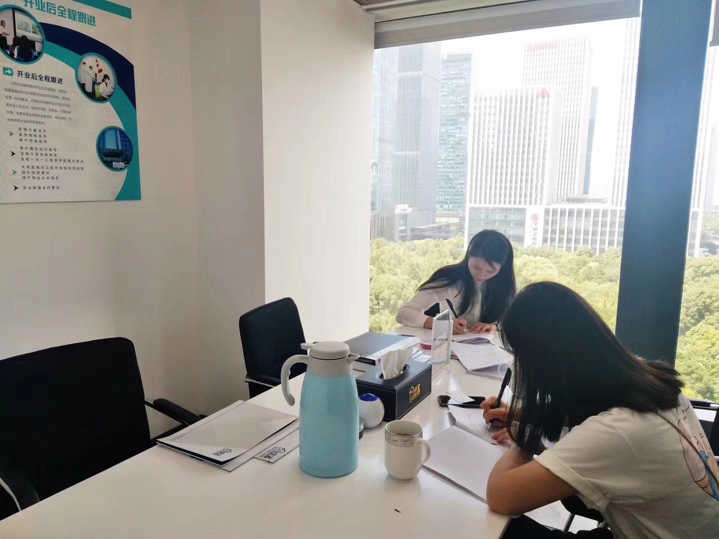 熱烈祝賀姚總、張總夫婦簽約創(chuàng)綠家揚州市區(qū)級代理！