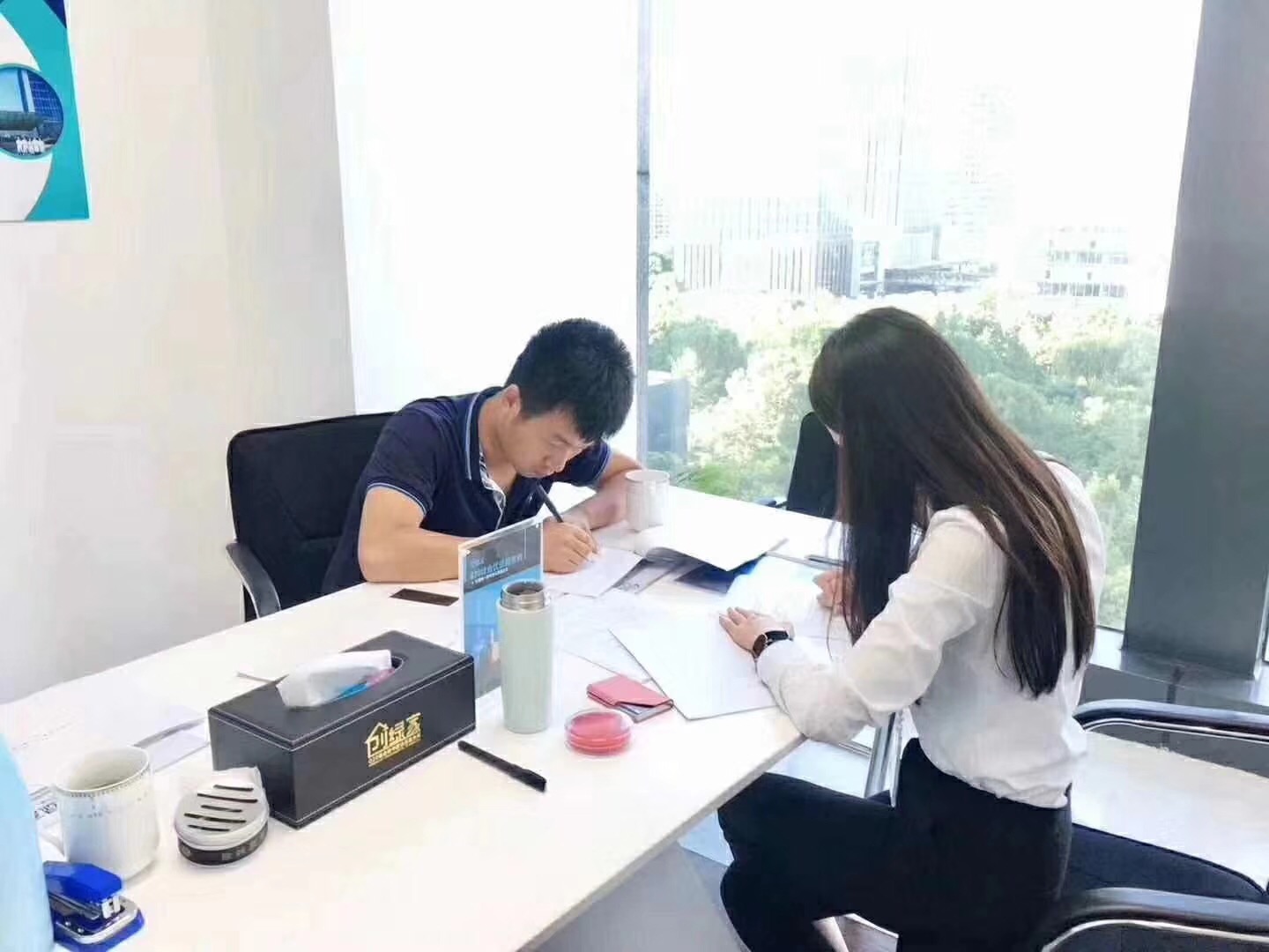 熱烈祝賀馮總、毛總簽約創(chuàng)綠家江蘇省縣級市代理！
