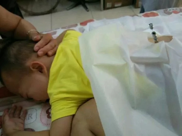 4歲男孩和媽媽辦“婚禮”，真相令人淚崩！