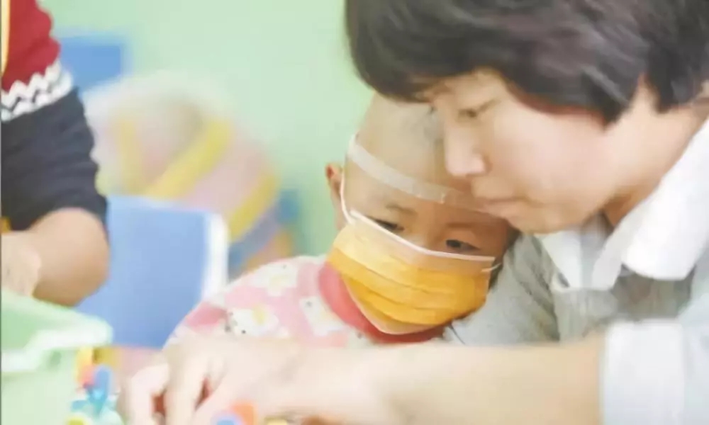 4歲男孩和媽媽辦“婚禮”，真相令人淚崩！