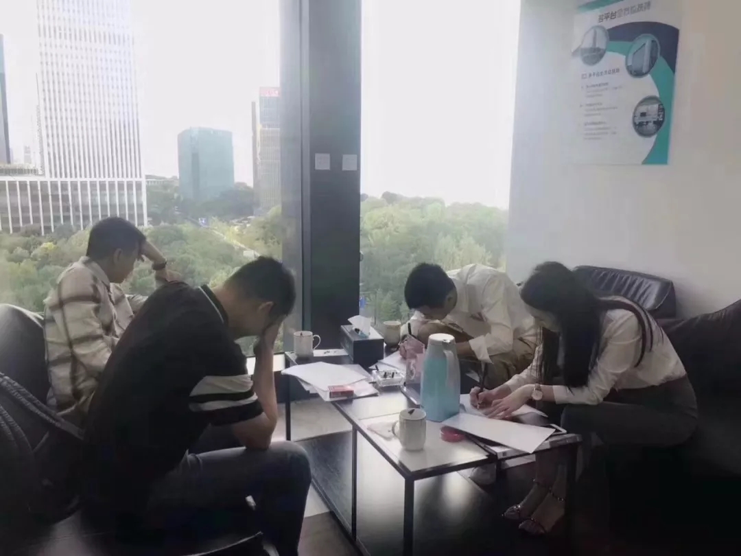 熱烈祝賀馮總、李總、龔總簽約創(chuàng)綠家清遠(yuǎn)市區(qū)級(jí)代理！