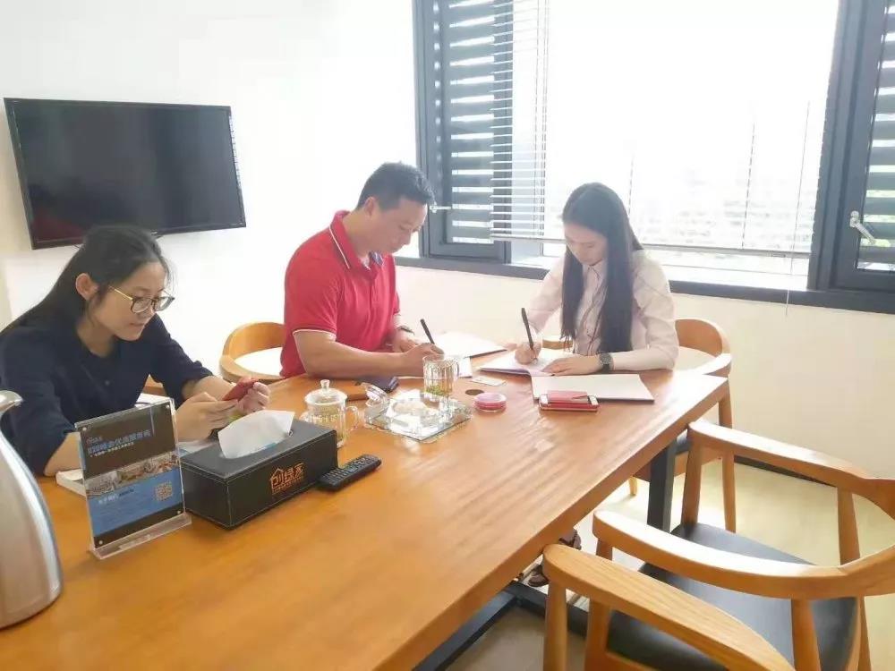 熱烈祝賀余總續(xù)約創(chuàng)綠家海南省三亞市區(qū)級代理！