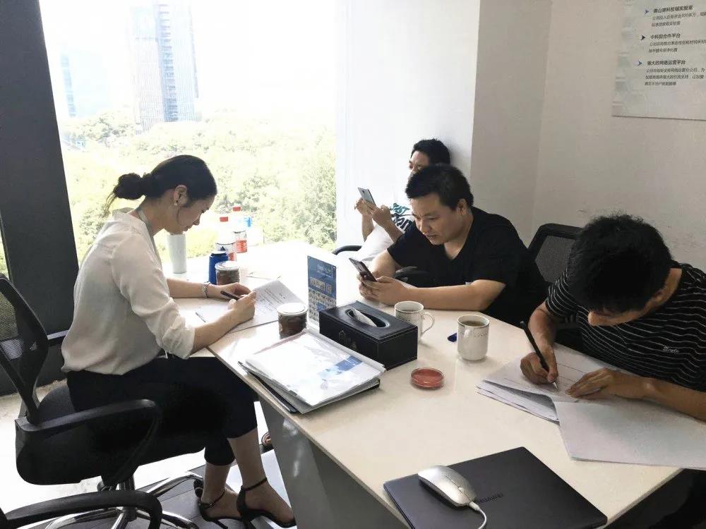 熱烈祝賀余總曾總簽約創(chuàng)綠家浙江省衢州市區(qū)級(jí)代理！