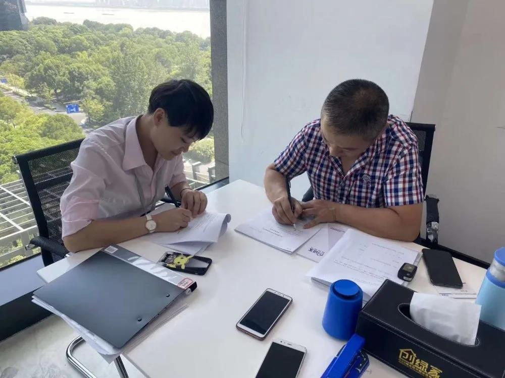 熱烈祝賀董總簽約創(chuàng)綠家浙江省區(qū)級代理！