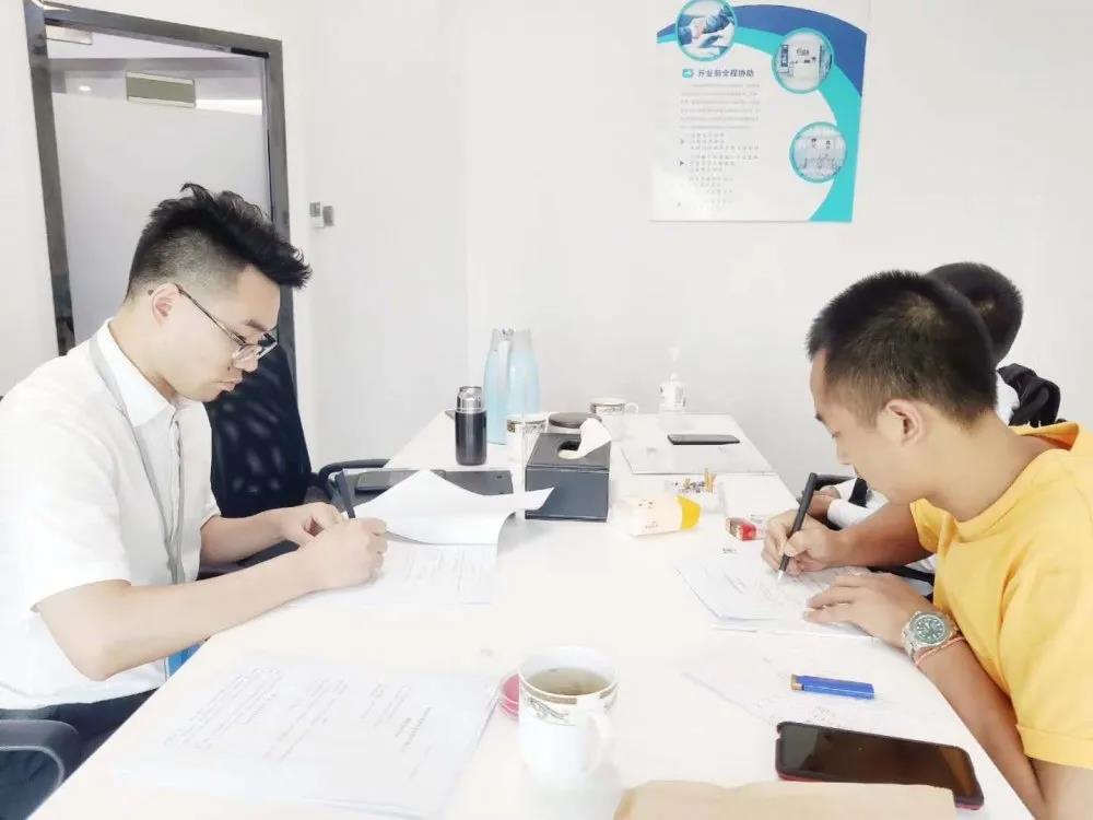 熱烈祝賀劉總左總簽約創(chuàng)綠家云南省臨滄市區(qū)級代理！