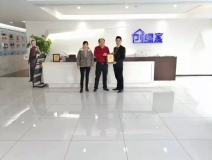 熱烈祝賀何總簽約創(chuàng)綠家上海市區(qū)級(jí)代理！
