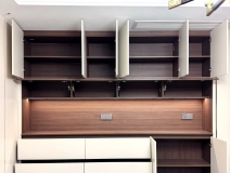 柜門全開猛吹風(fēng)？小心家具變形、墻面開裂！